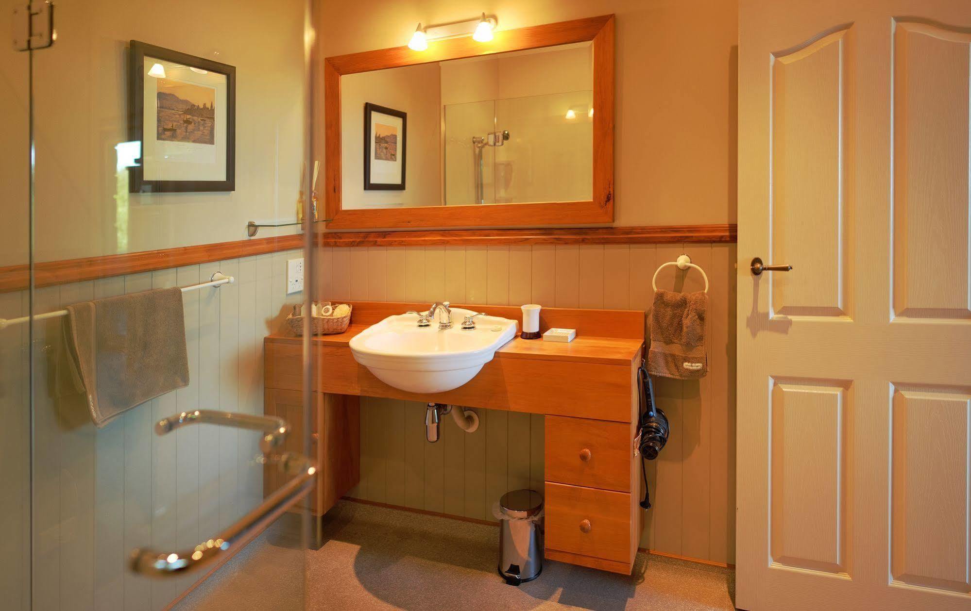 Tauhara Sunrise Lodge Таупо Экстерьер фото